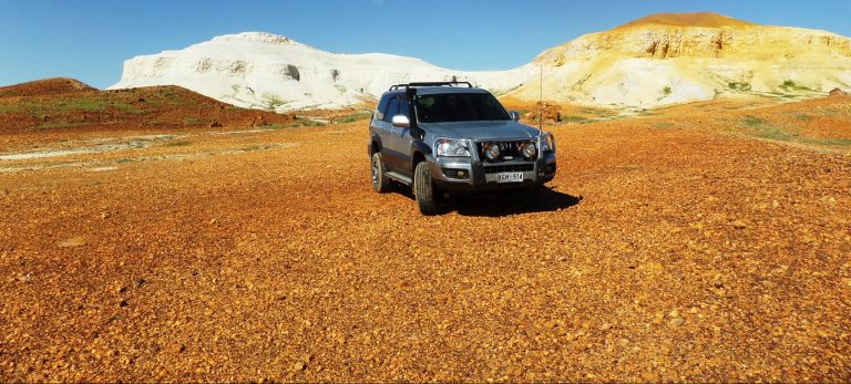 Read more about the article Australian Outback – Dirt stretched on for Miles!